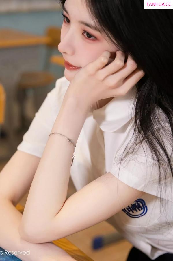 Carina Lee Carina布丁 [XiuRen]高清写真图 2025.05.16 No.10287 布丁wow 性感JK第33张图片